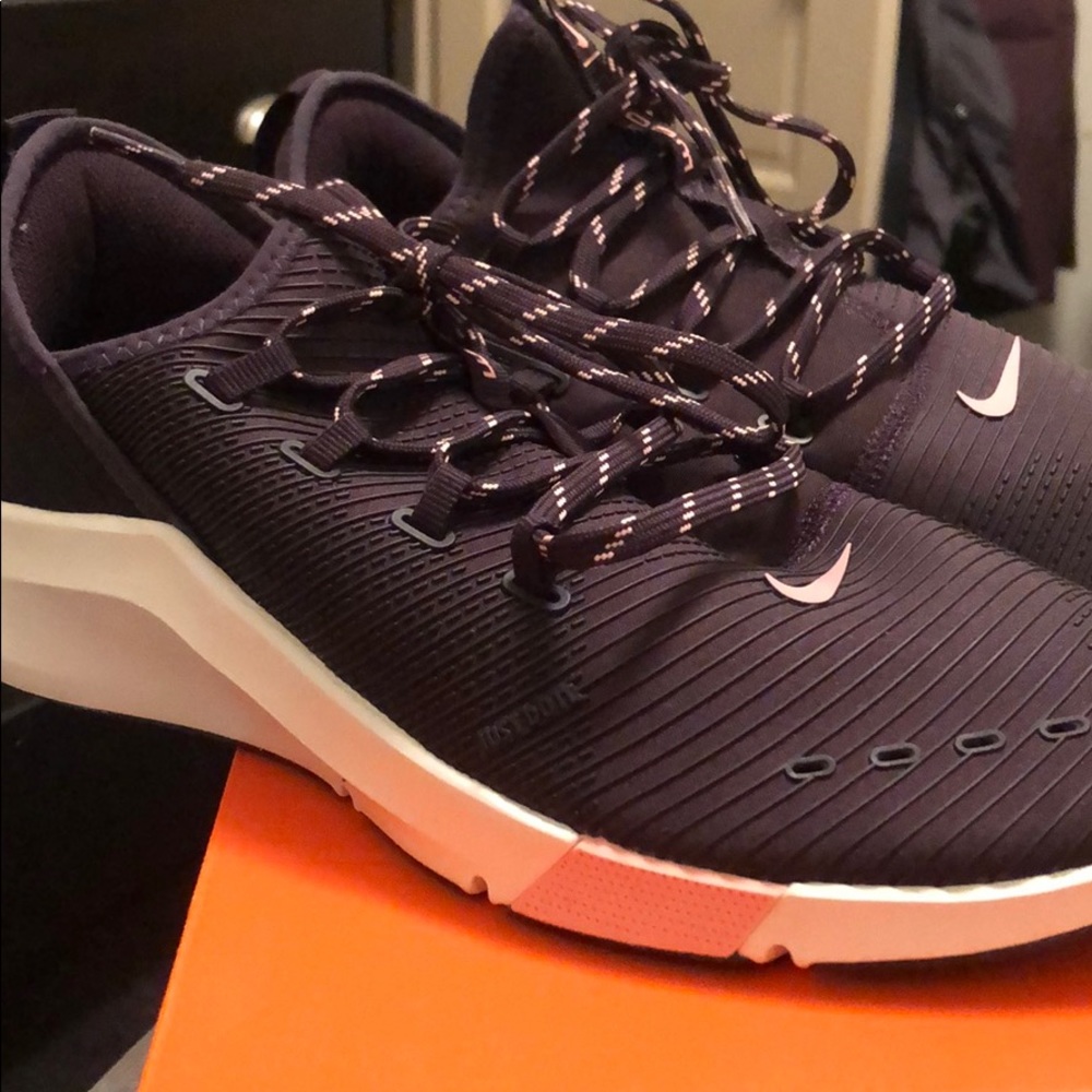 Nike Air Zoom Elevate - Size 10